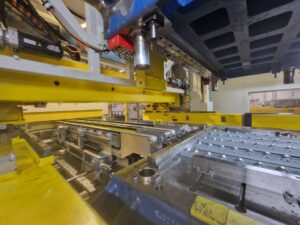 스탬핑 프레스 Aida DSF-TE4-20000-730-250 - 2000 톤 (ID:76378) - Dabrox.com