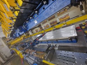 스탬핑 프레스 Aida DSF-TE4-20000-730-250 - 2000 톤 (ID:76378) - Dabrox.com