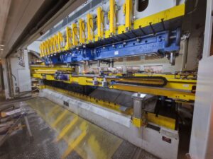 스탬핑 프레스 Aida DSF-TE4-20000-730-250 - 2000 톤 (ID:76378) - Dabrox.com