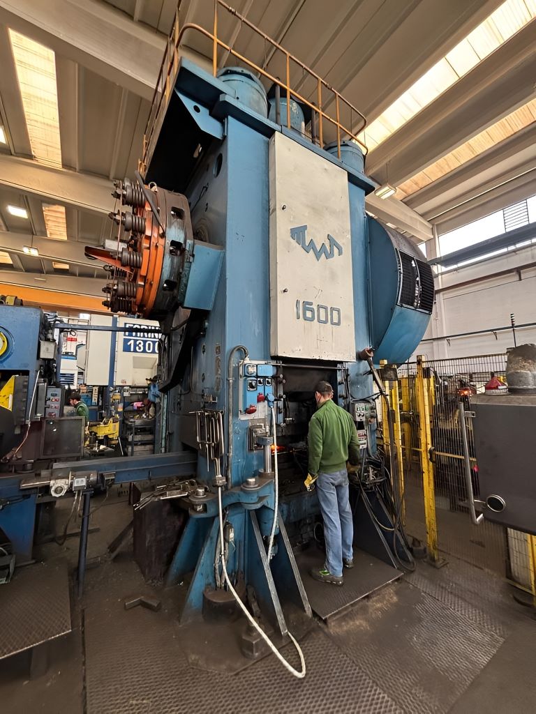 열간단조 프레스 TMP Voronezh К04.038.842 - 1600 톤 (ID:76417) - Dabrox.com