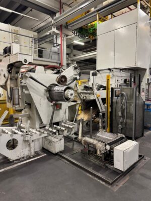 스탬핑 프레스 Muller Weingarten HU 2-315 - 315 톤 (사진 1)