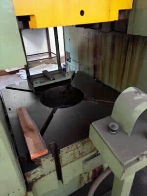 너클 조인트 프레스 Kieserling KKPR 2000/1000 - 2000 톤 (사진 2)