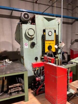 너클 조인트 프레스 Barnaul KB8336 - 400 톤 (사진 3)