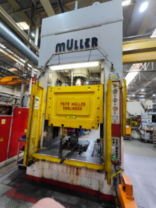 유압 프레스 Muller ZE 250/315 - 315 톤 (ID:76141) - Dabrox.com